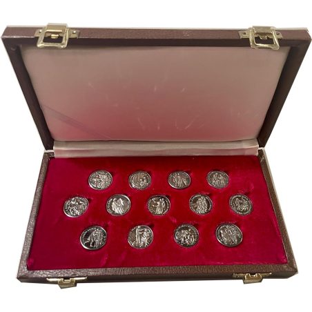 Estuche con 13 arras matrimoniales. Plata.  - 1