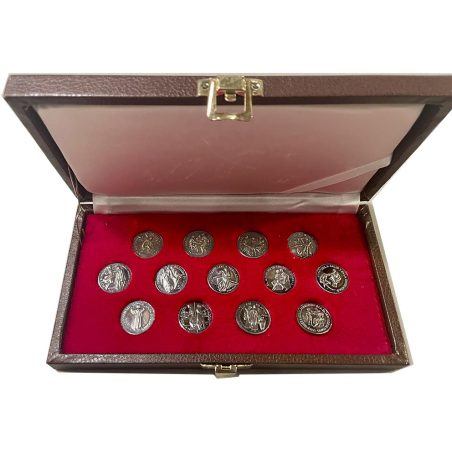 Estuche conteniendo 13 arras de boda. Plata.  - 1